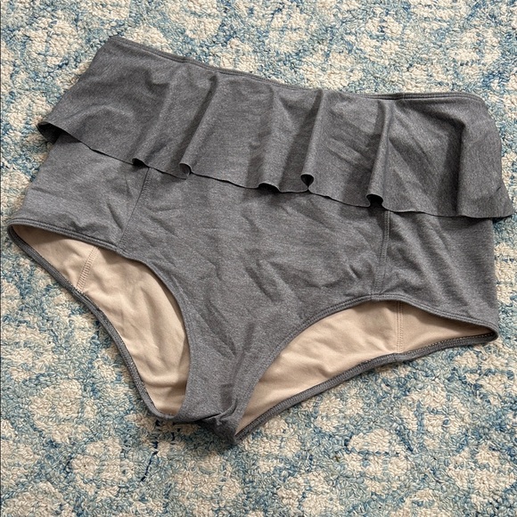 Kortni Jeane Other - Koran jeans Gray Ruffled Women's Intimate swim bottoms Shorts large